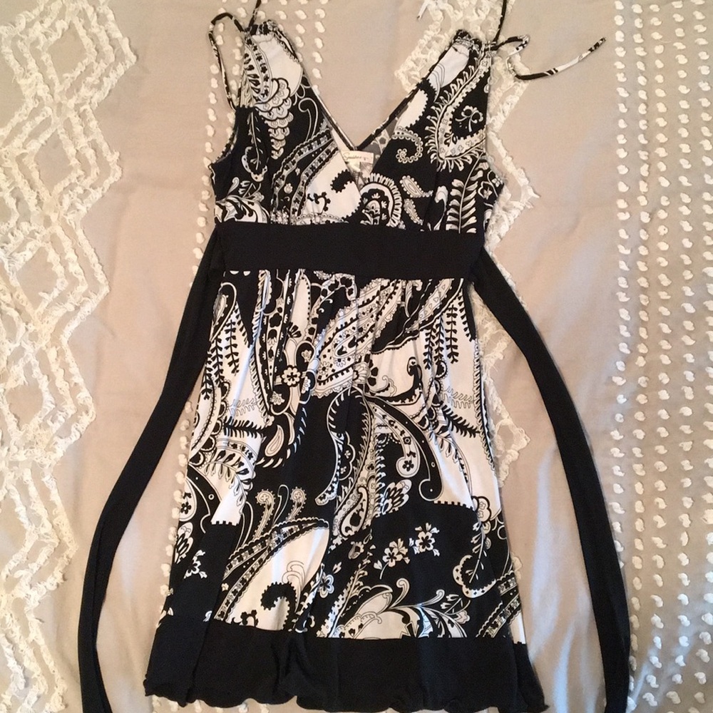 Black and white patterned dress